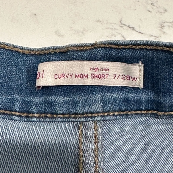 Curvy Mom Short - Picture 2 of 3